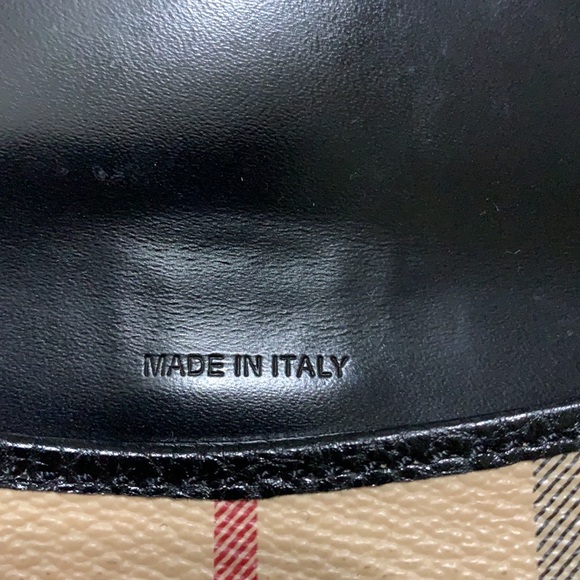 ❣️SOLD❣️Authentic Burberry haymark bifold wallet❣️ - Picture 7 of 7